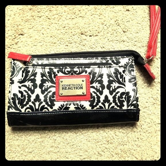 Kenneth Cole Reaction Handbags - Kenneth Cole Reaction Wristlet Kenneth Cole Reaction Handbags - Kenneth Cole Reaction Wristlet
